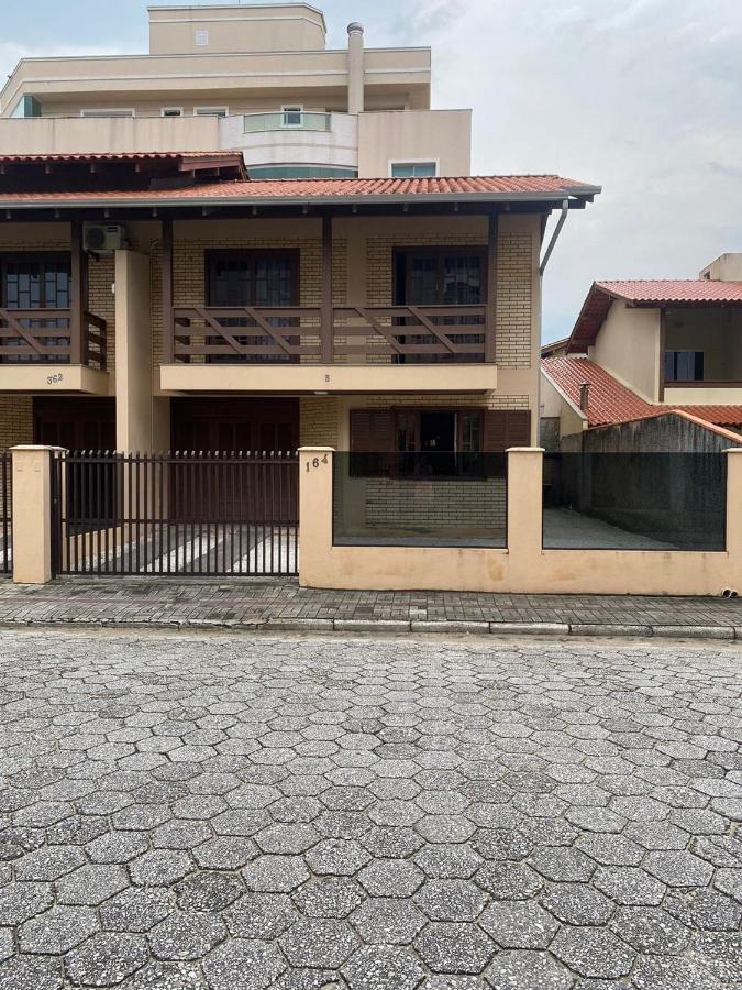 Casa Em Bombinhas Almeida E Moraes Perto Da Praia Экстерьер фото